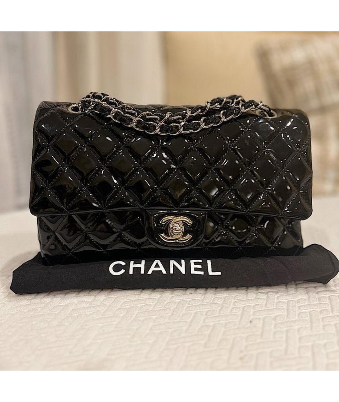 CHANEL Черная сумка через плечо из лакированной кожи, фото 2