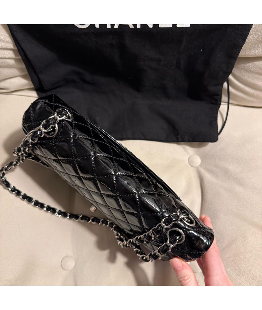 CHANEL Черная сумка через плечо из лакированной кожи, фото 3