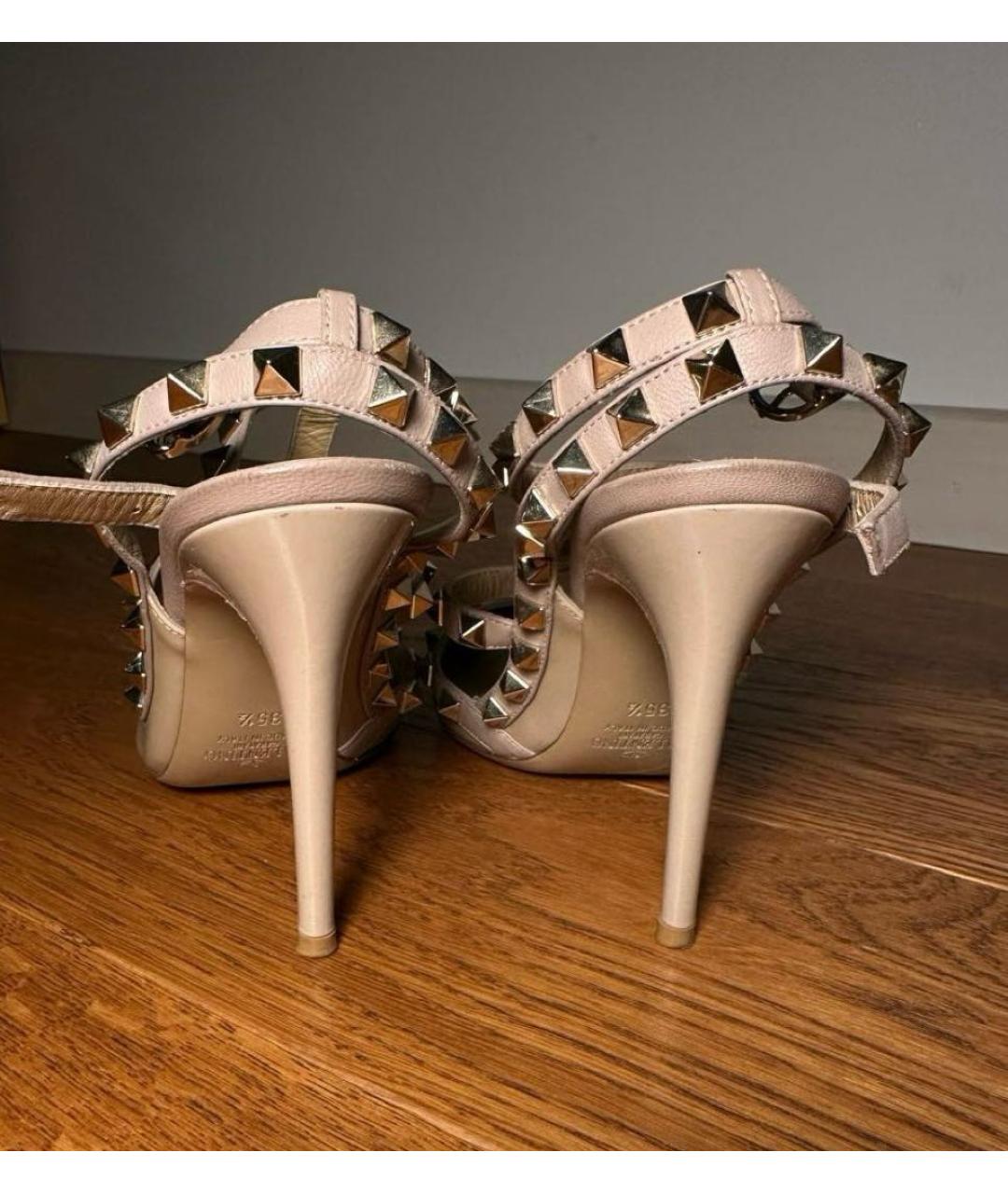 VALENTINO Бежевые босоножки из лакированной кожи, фото 2