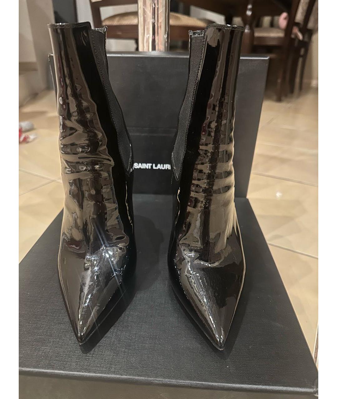 SAINT LAURENT Черные ботильоны из лакированной кожи, фото 3