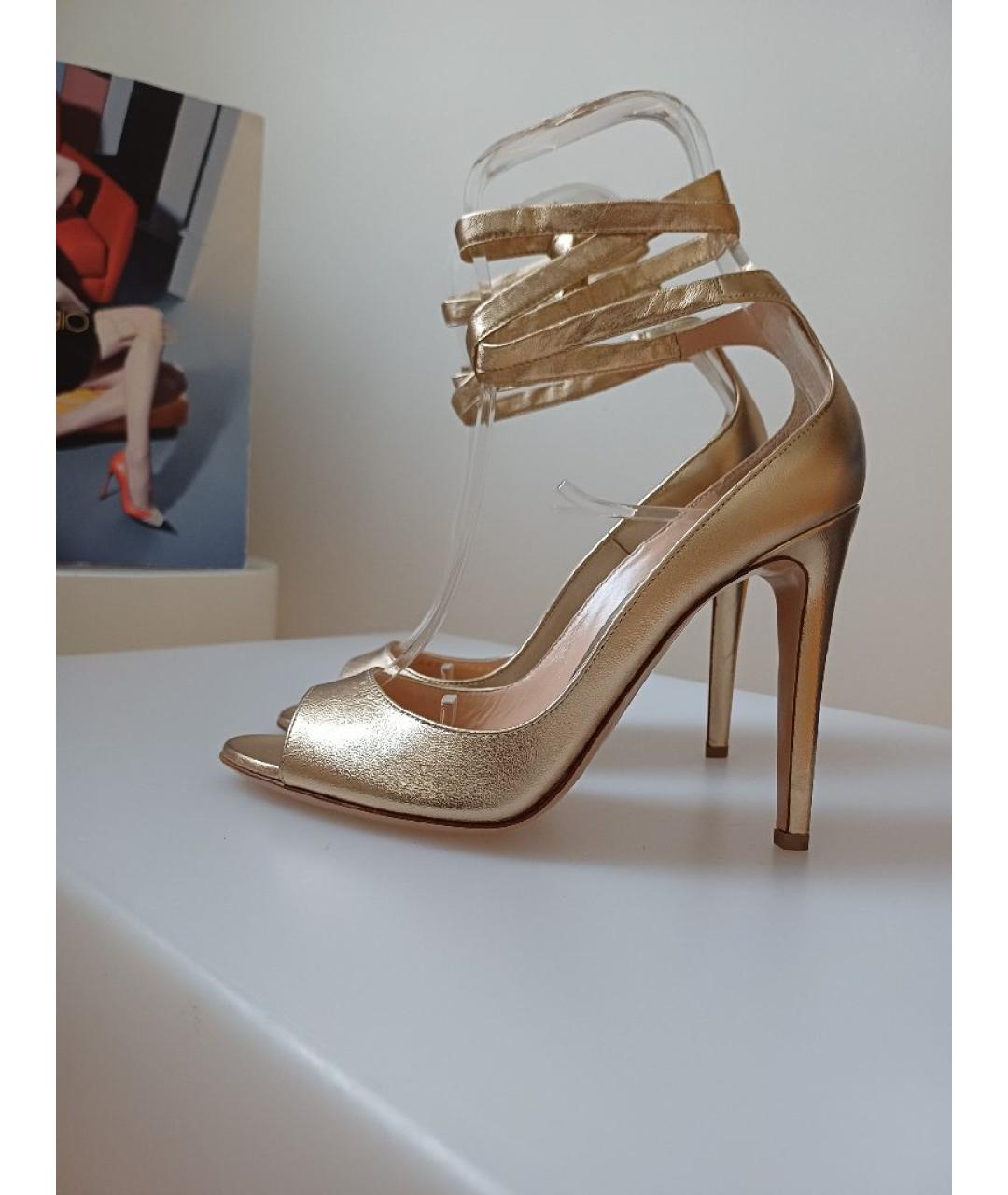 GIANVITO ROSSI Золотые кожаные босоножки, фото 3