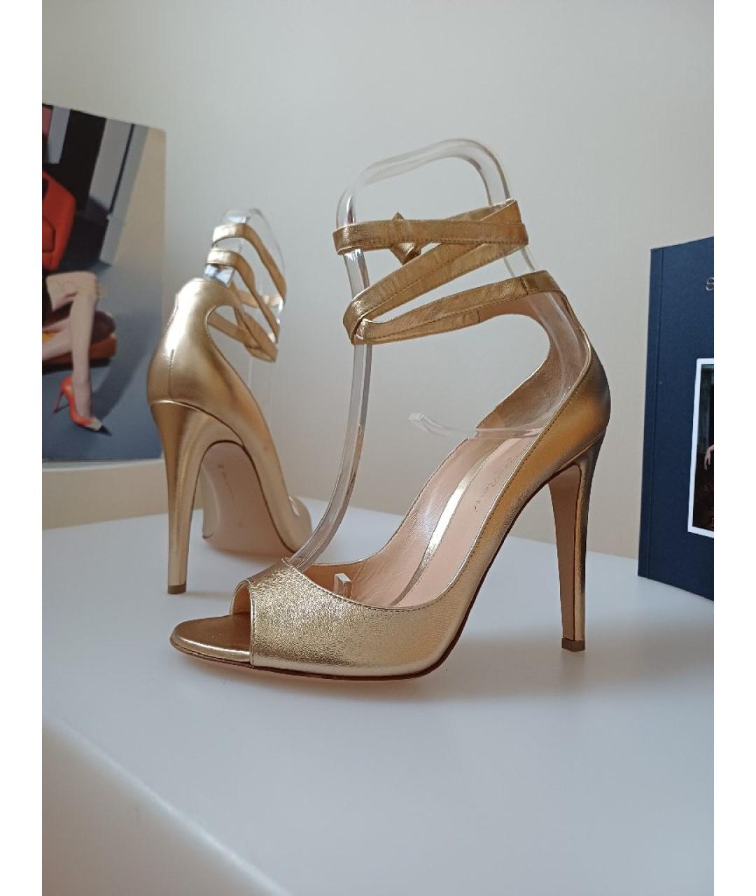 GIANVITO ROSSI Золотые кожаные босоножки, фото 2