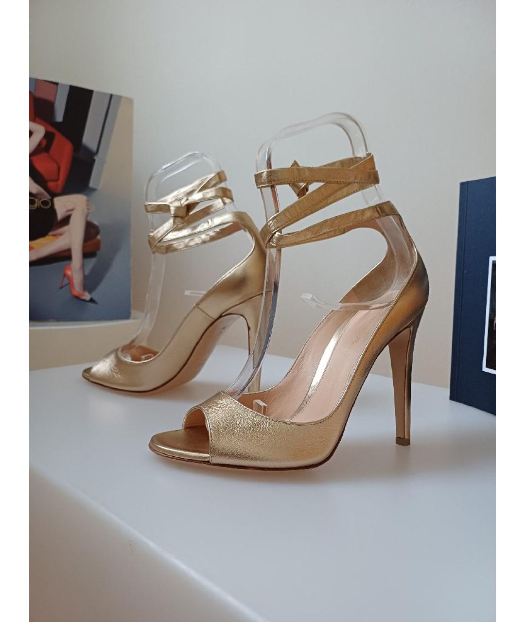GIANVITO ROSSI Золотые кожаные босоножки, фото 4