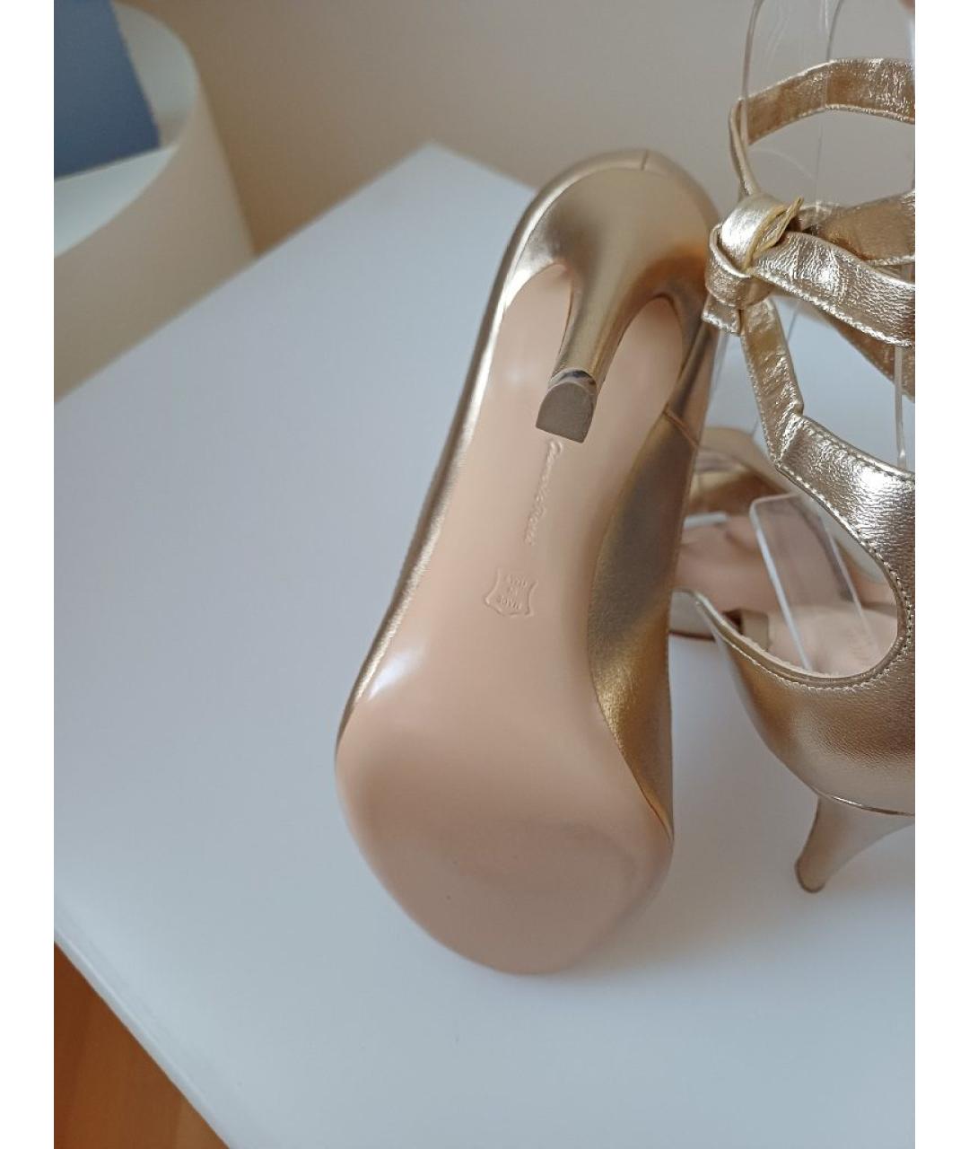 GIANVITO ROSSI Золотые кожаные босоножки, фото 7
