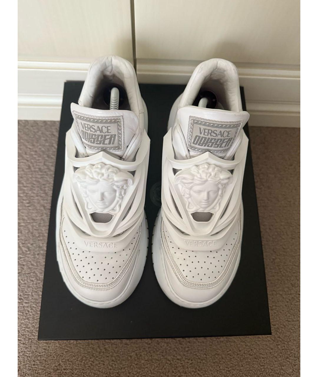 VERSACE Белые кожаные низкие кроссовки / кеды, фото 4