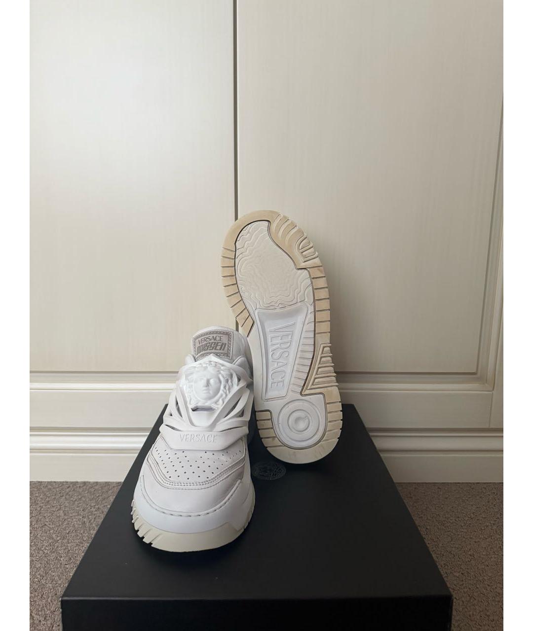 VERSACE Белые кожаные низкие кроссовки / кеды, фото 5