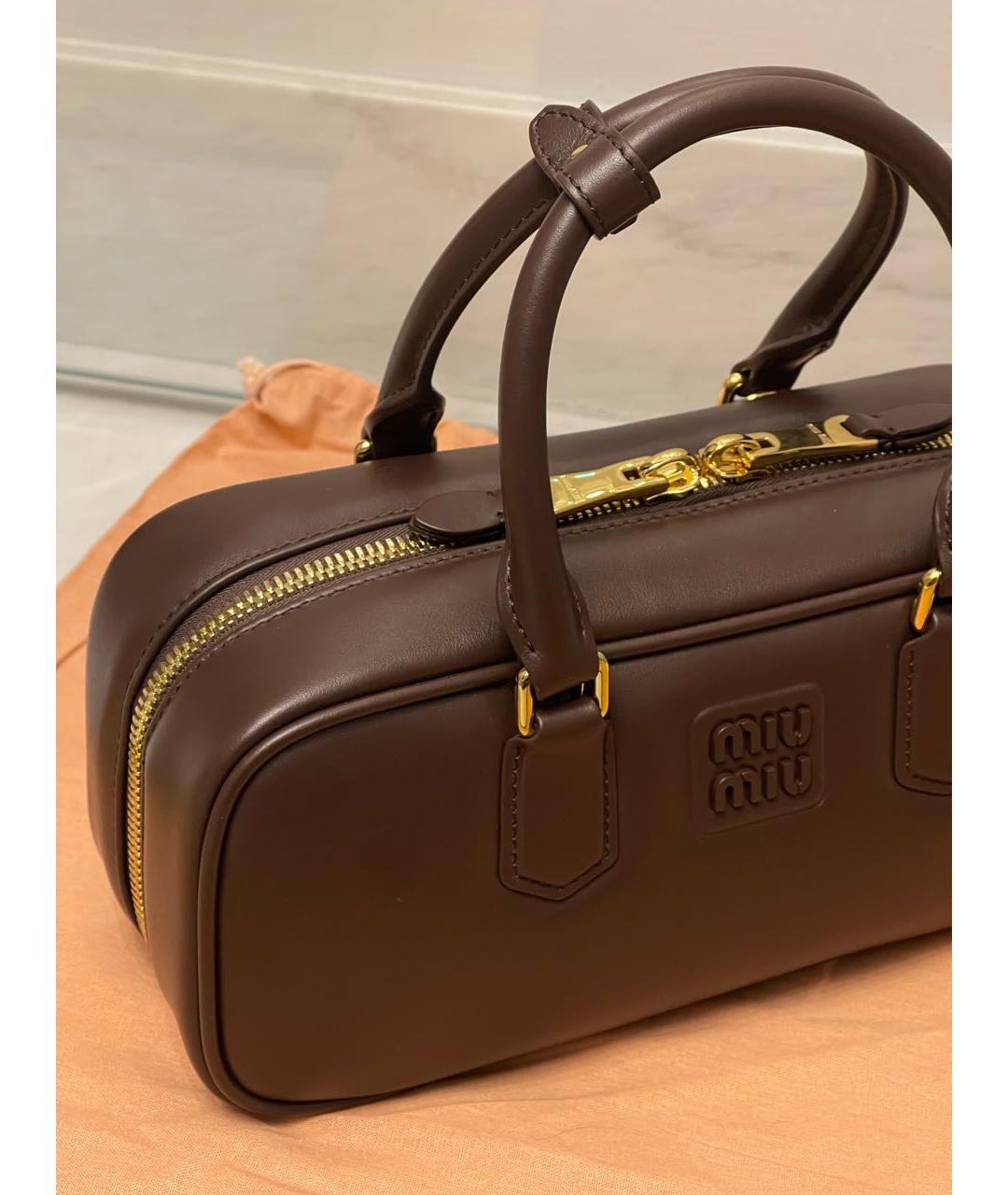 MIU MIU Коричневая кожаная сумка с короткими ручками, фото 2
