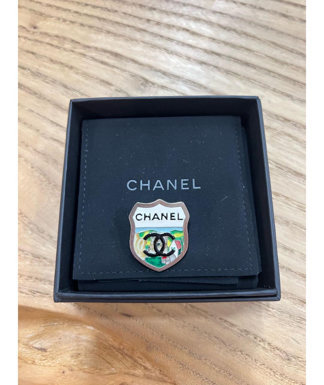 CHANEL Золотая металлическая брошь, фото 2