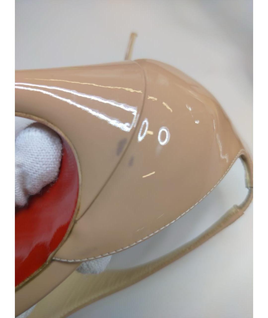 CHRISTIAN LOUBOUTIN Бежевые туфли из лакированной кожи, фото 7