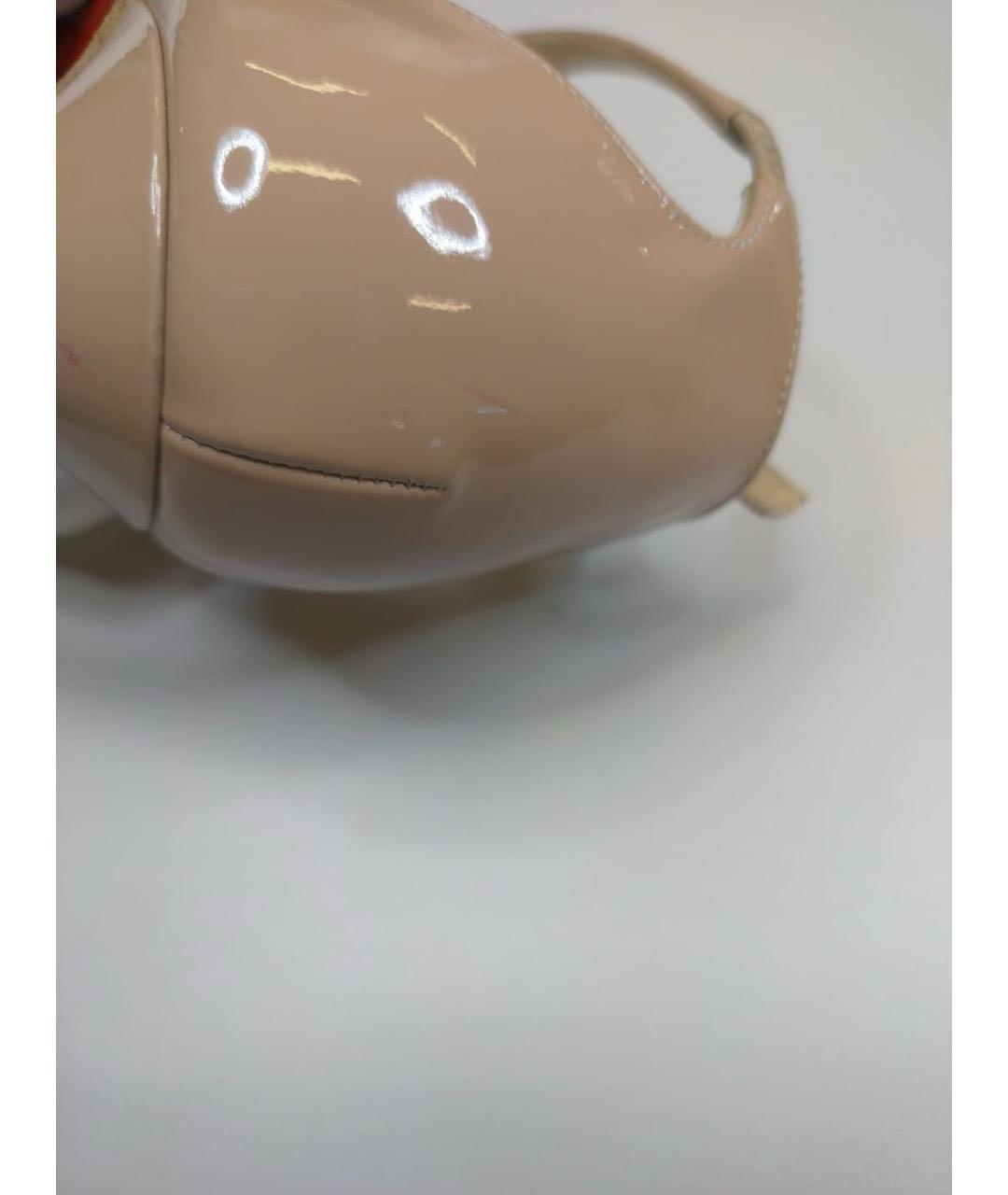 CHRISTIAN LOUBOUTIN Бежевые туфли из лакированной кожи, фото 6