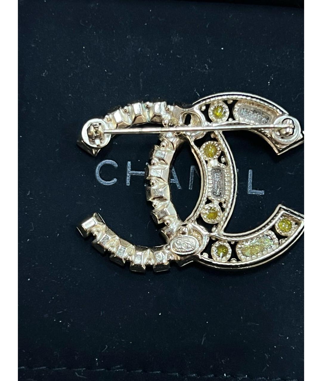 CHANEL Золотая металлическая брошь, фото 3