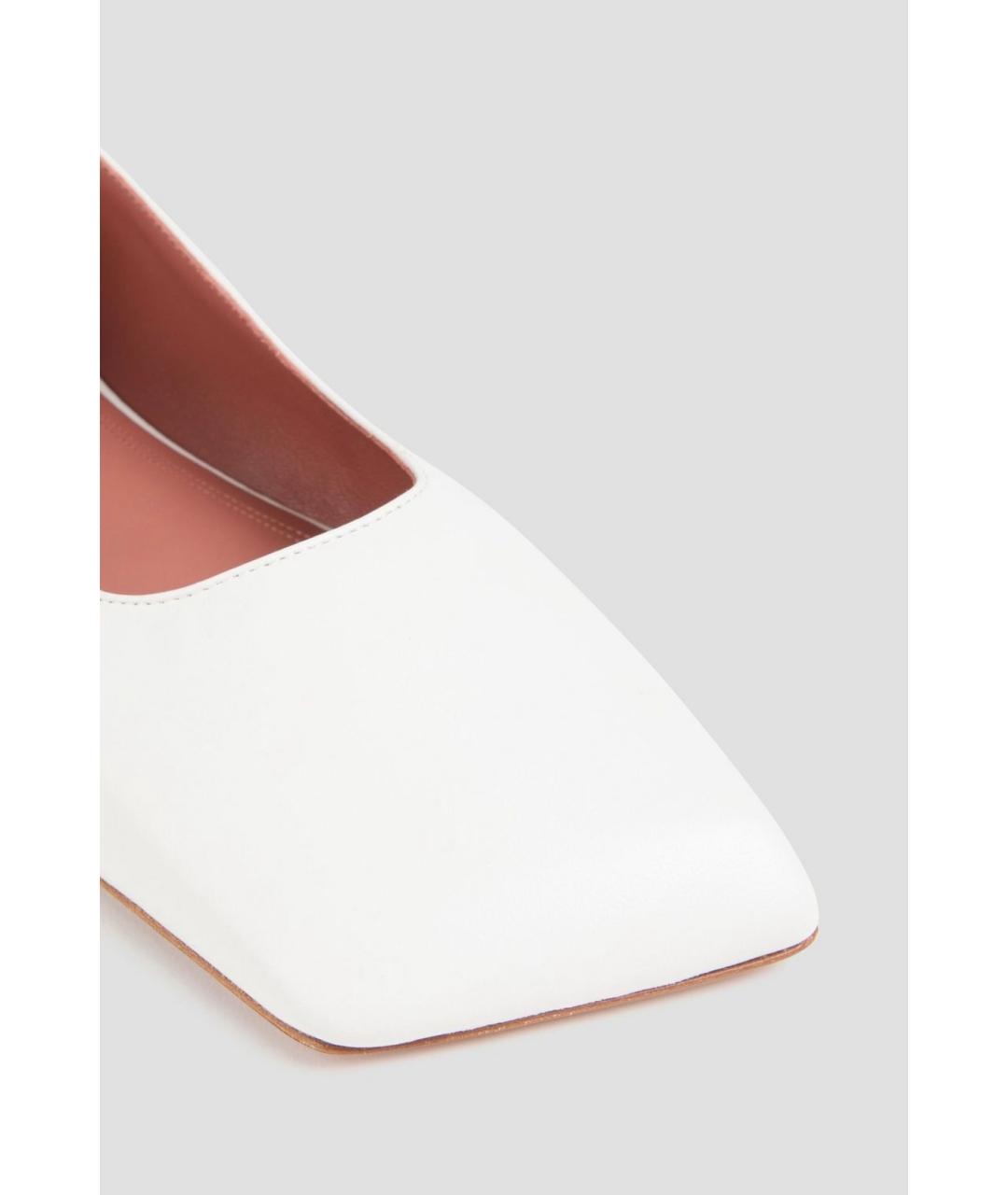 Amina Muaddi Белые кожаные балетки, фото 4