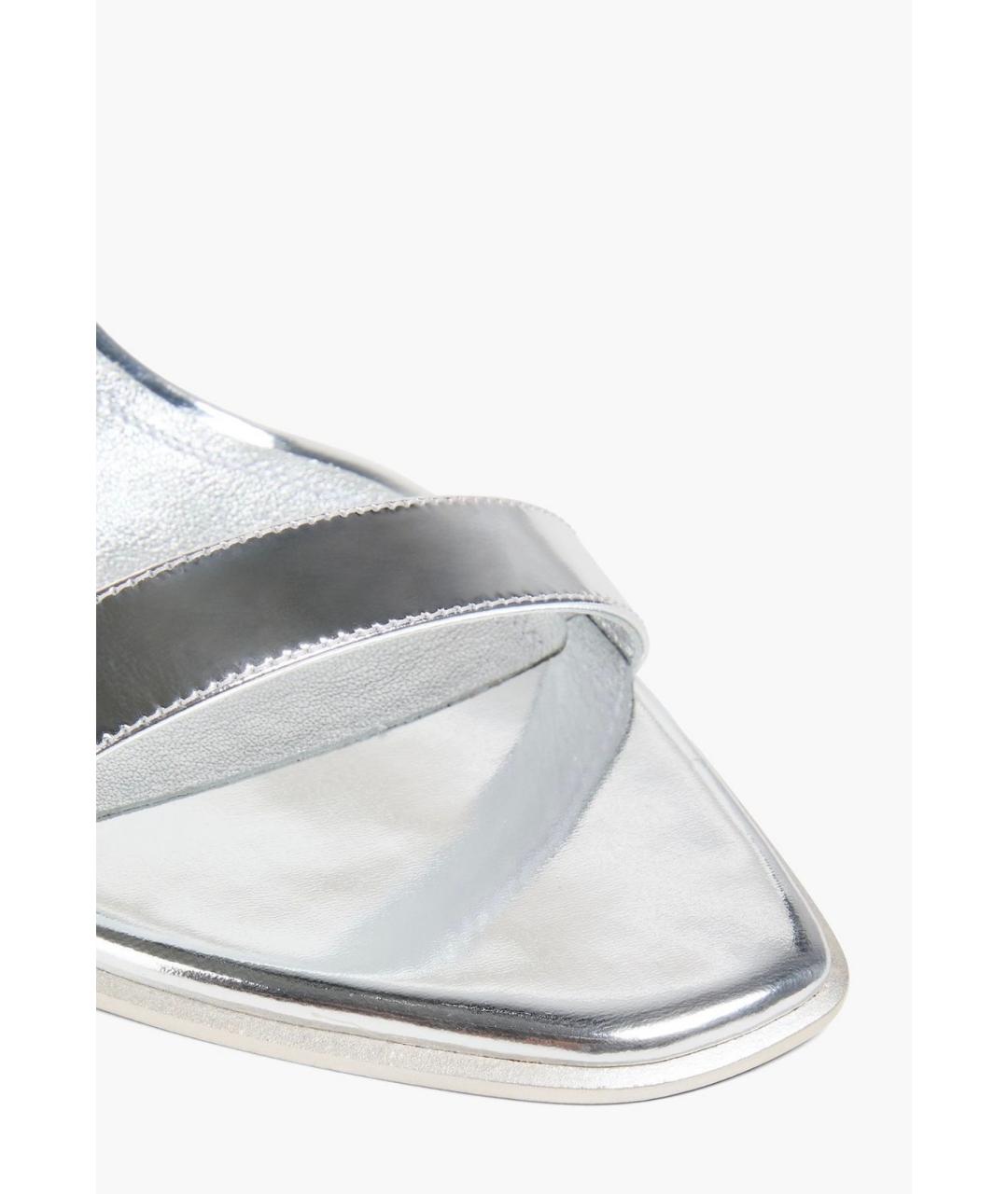 Amina Muaddi Серебряные кожаные босоножки, фото 3