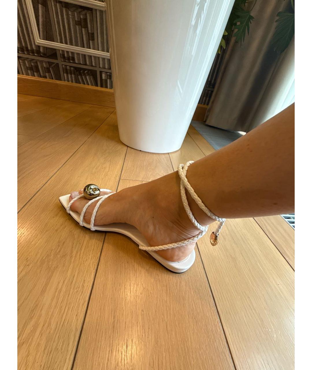 BOTTEGA VENETA Белые кожаные босоножки, фото 7