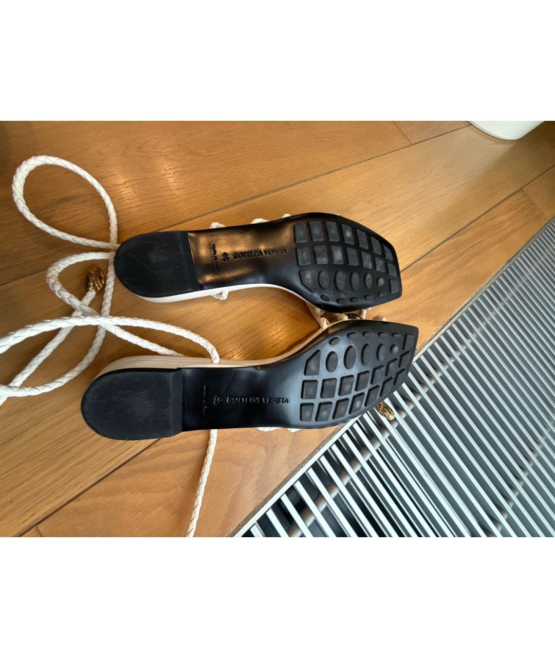BOTTEGA VENETA Белые кожаные босоножки, фото 6