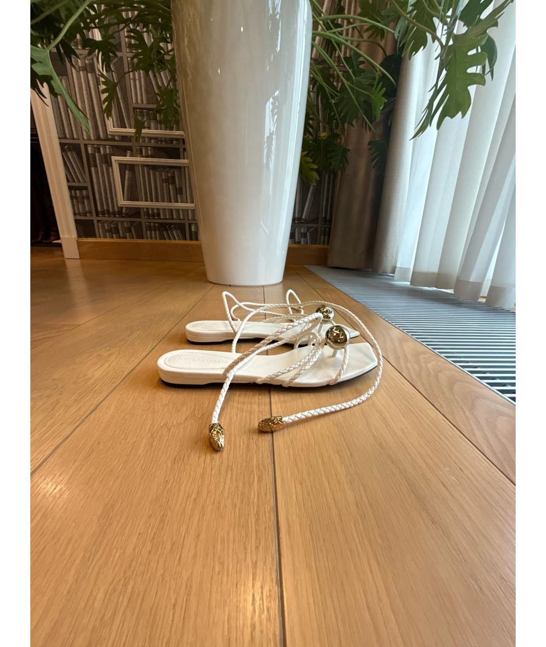 BOTTEGA VENETA Белые кожаные босоножки, фото 8