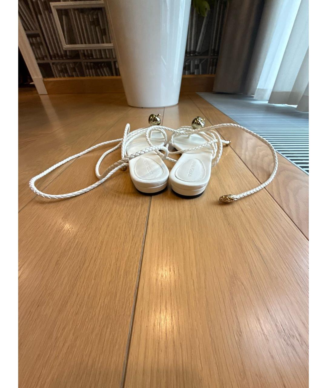 BOTTEGA VENETA Белые кожаные босоножки, фото 4