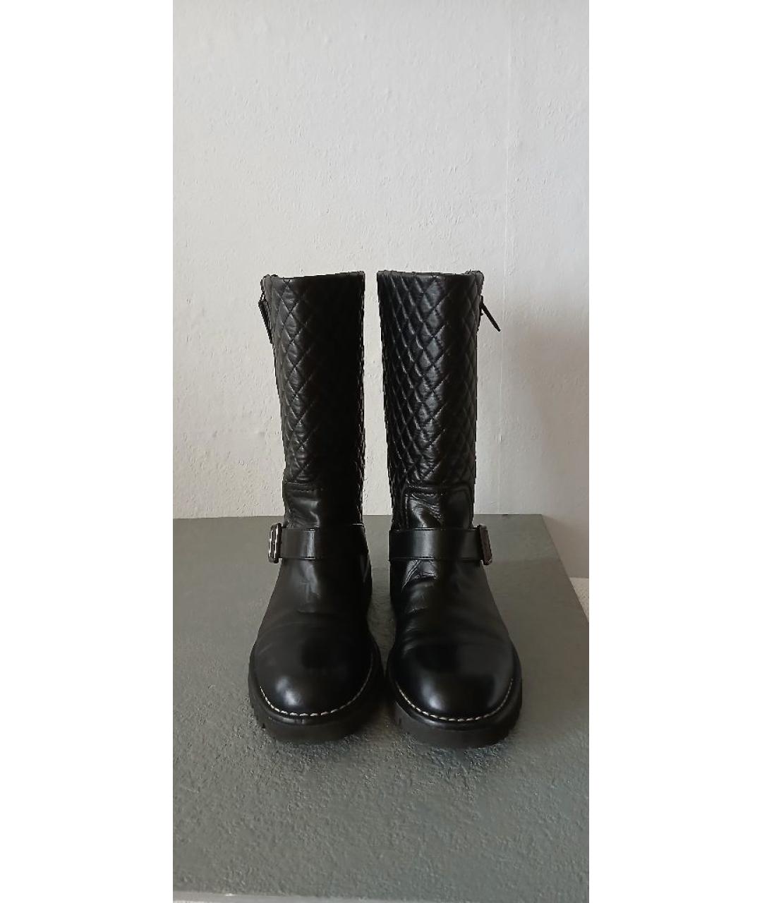 CHANEL Черные кожаные сапоги, фото 2