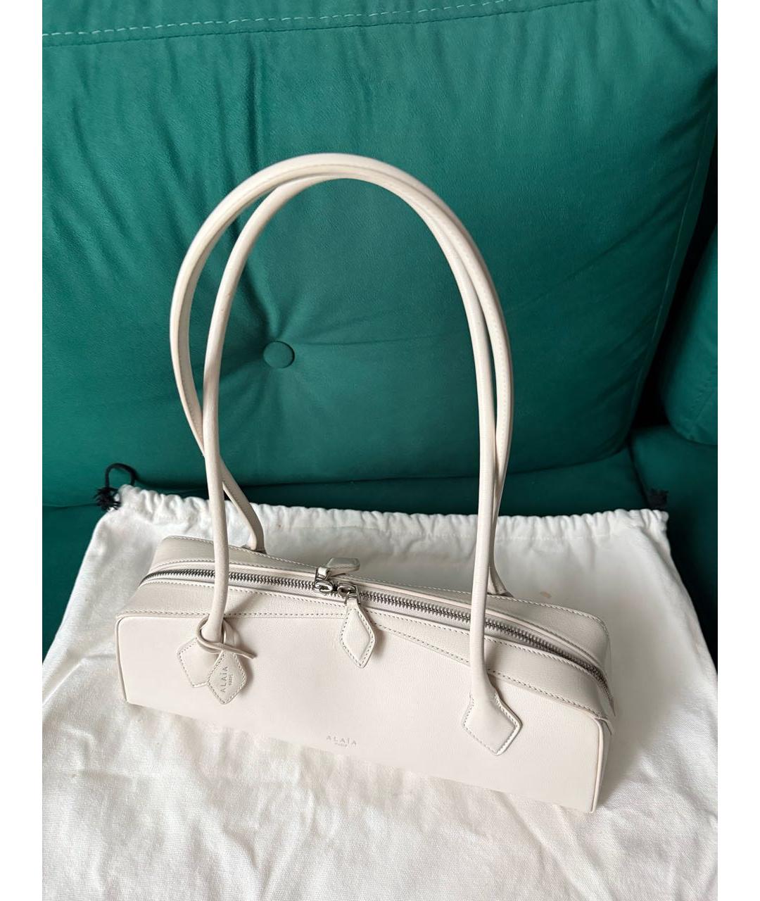 ALAIA Белая кожаная сумка с короткими ручками, фото 2