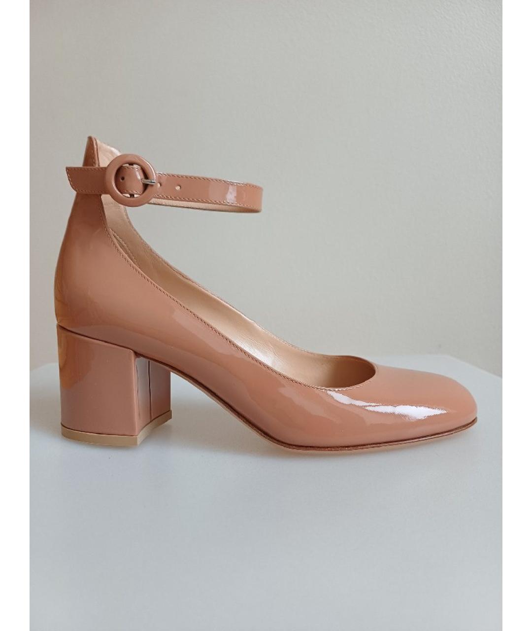 GIANVITO ROSSI Бежевые туфли из лакированной кожи, фото 8