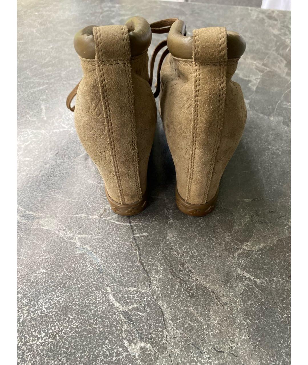 LOUIS VUITTON Бежевые замшевые ботильоны, фото 4