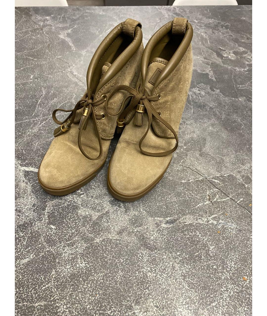 LOUIS VUITTON Бежевые замшевые ботильоны, фото 2