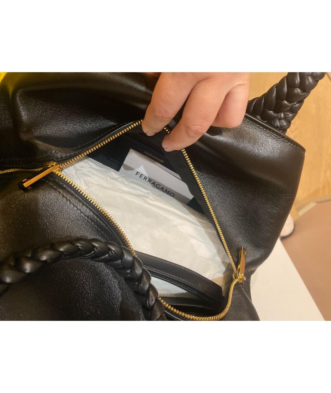 FERRAGAMO Черная кожаная сумка с короткими ручками, фото 4