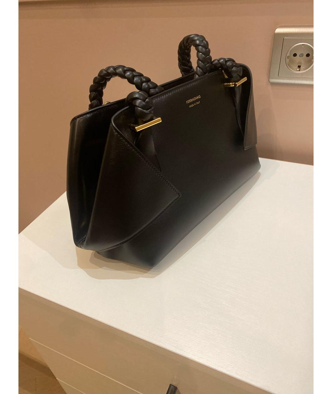 FERRAGAMO Черная кожаная сумка с короткими ручками, фото 2