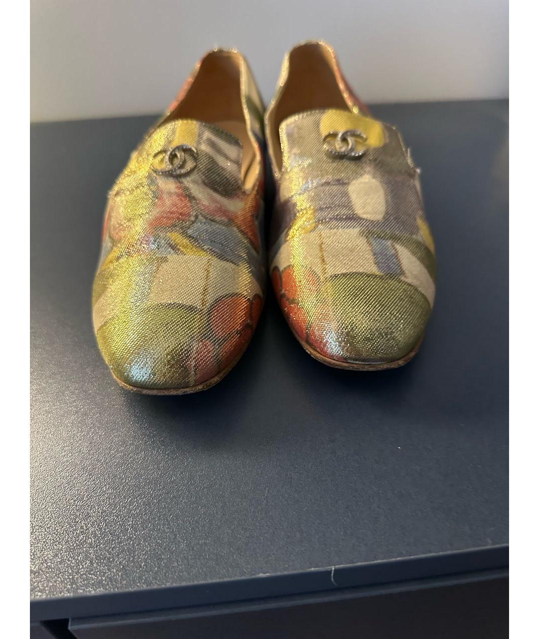 CHANEL Золотые текстильные лоферы, фото 7