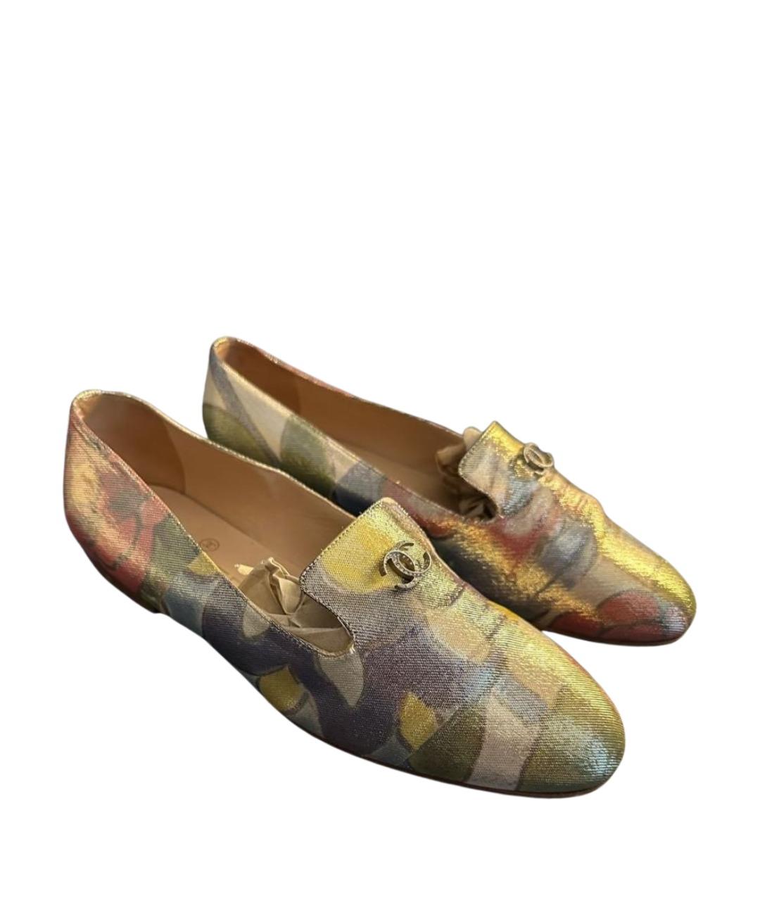 CHANEL Золотые текстильные лоферы, фото 1