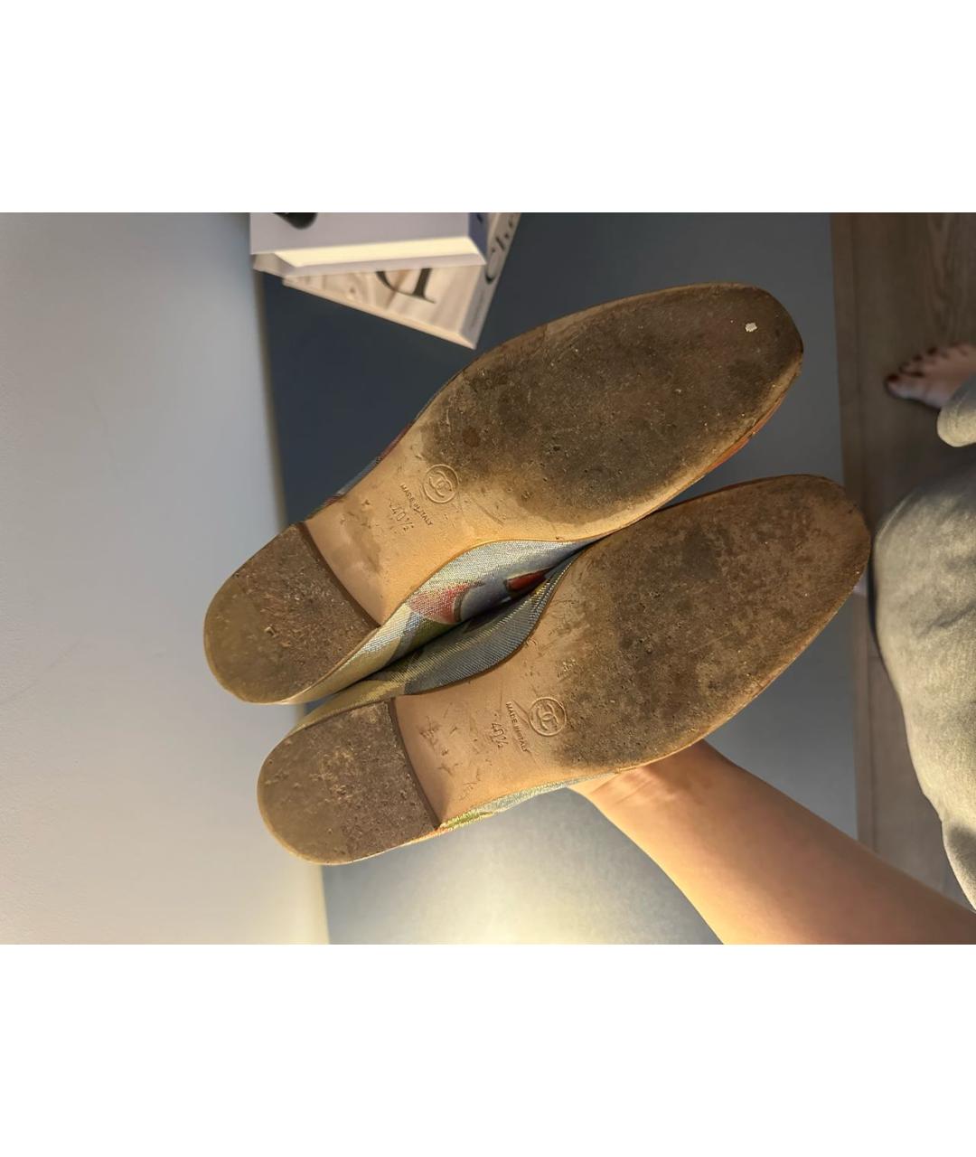 CHANEL Золотые текстильные лоферы, фото 5