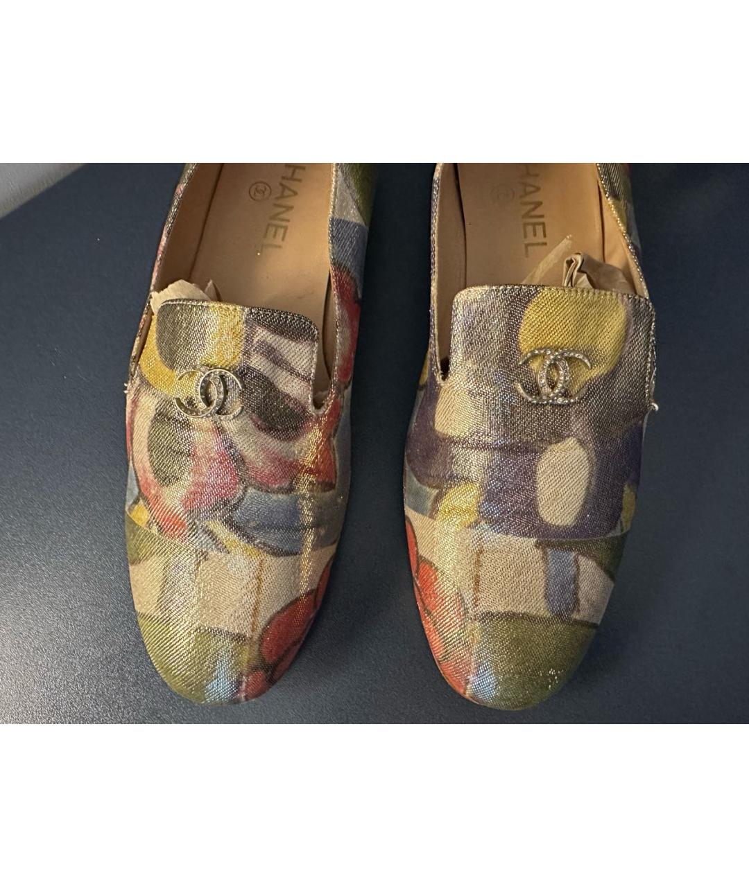 CHANEL Золотые текстильные лоферы, фото 3