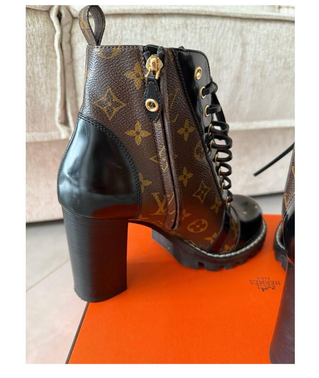 LOUIS VUITTON Коричневые ботильоны из лакированной кожи, фото 4