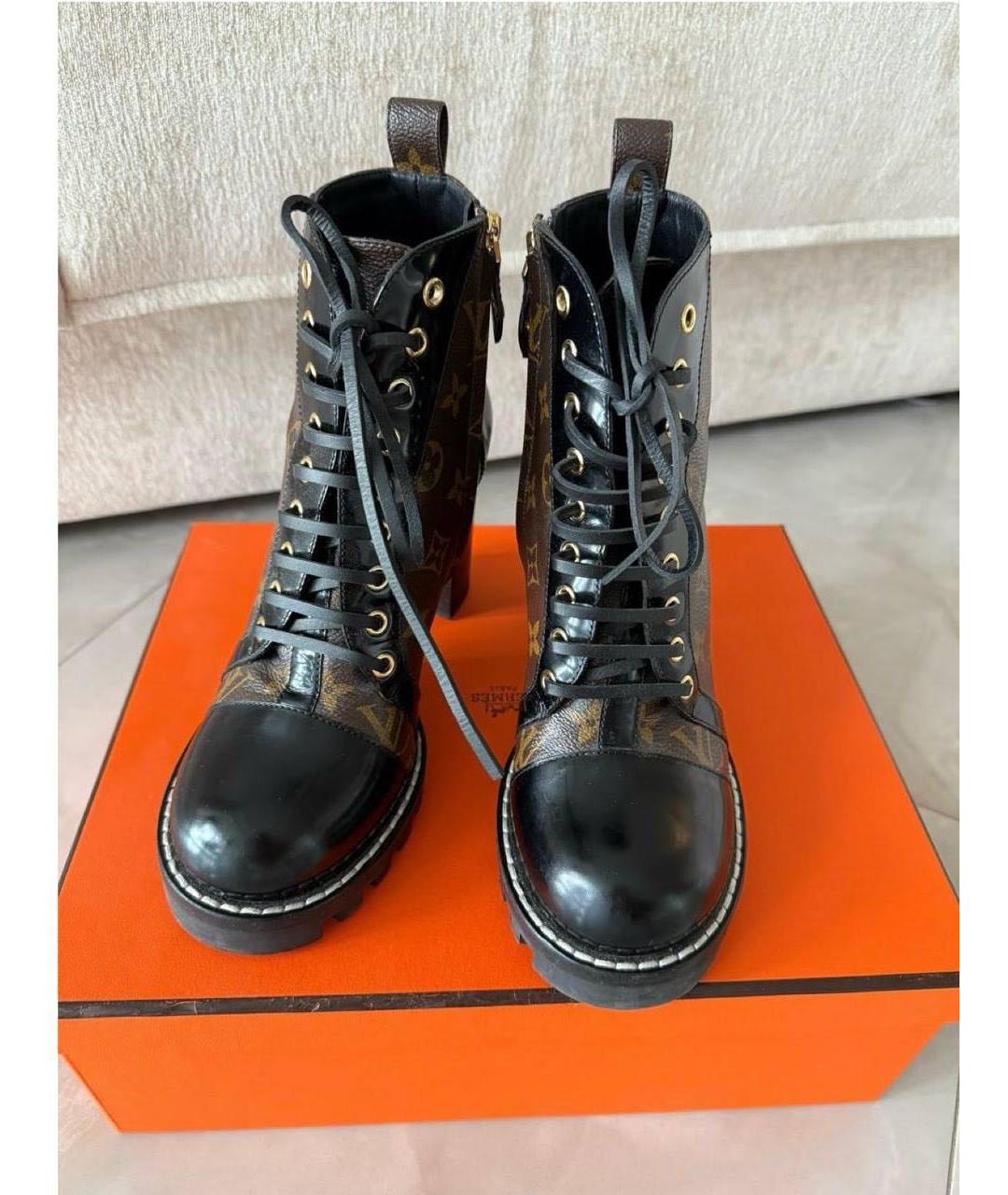LOUIS VUITTON Коричневые ботильоны из лакированной кожи, фото 6