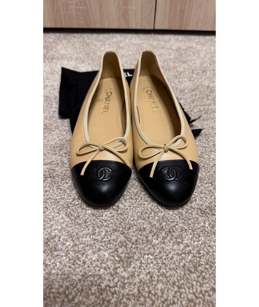 CHANEL Бежевые кожаные балетки, фото 2