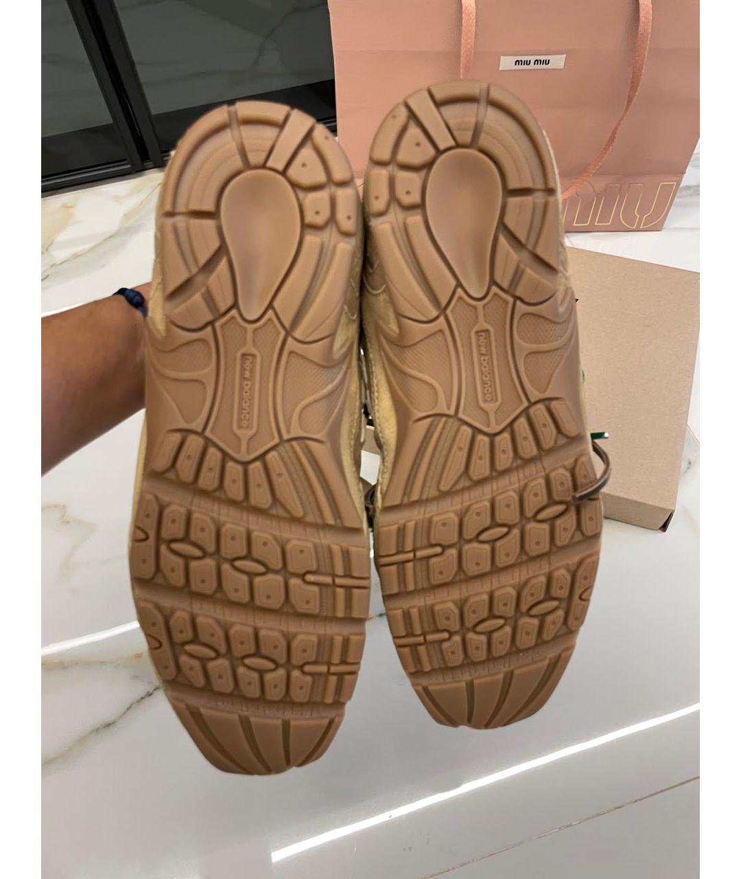 MIU MIU Бежевые замшевые кроссовки, фото 5