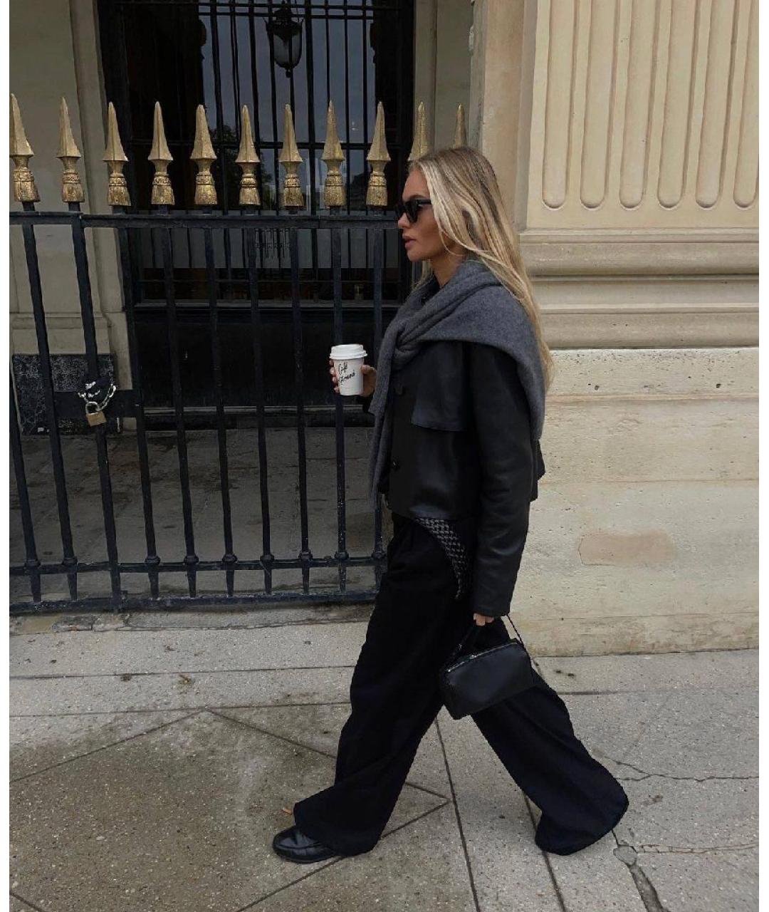 THE ROW Черная кожаная сумка с короткими ручками, фото 5