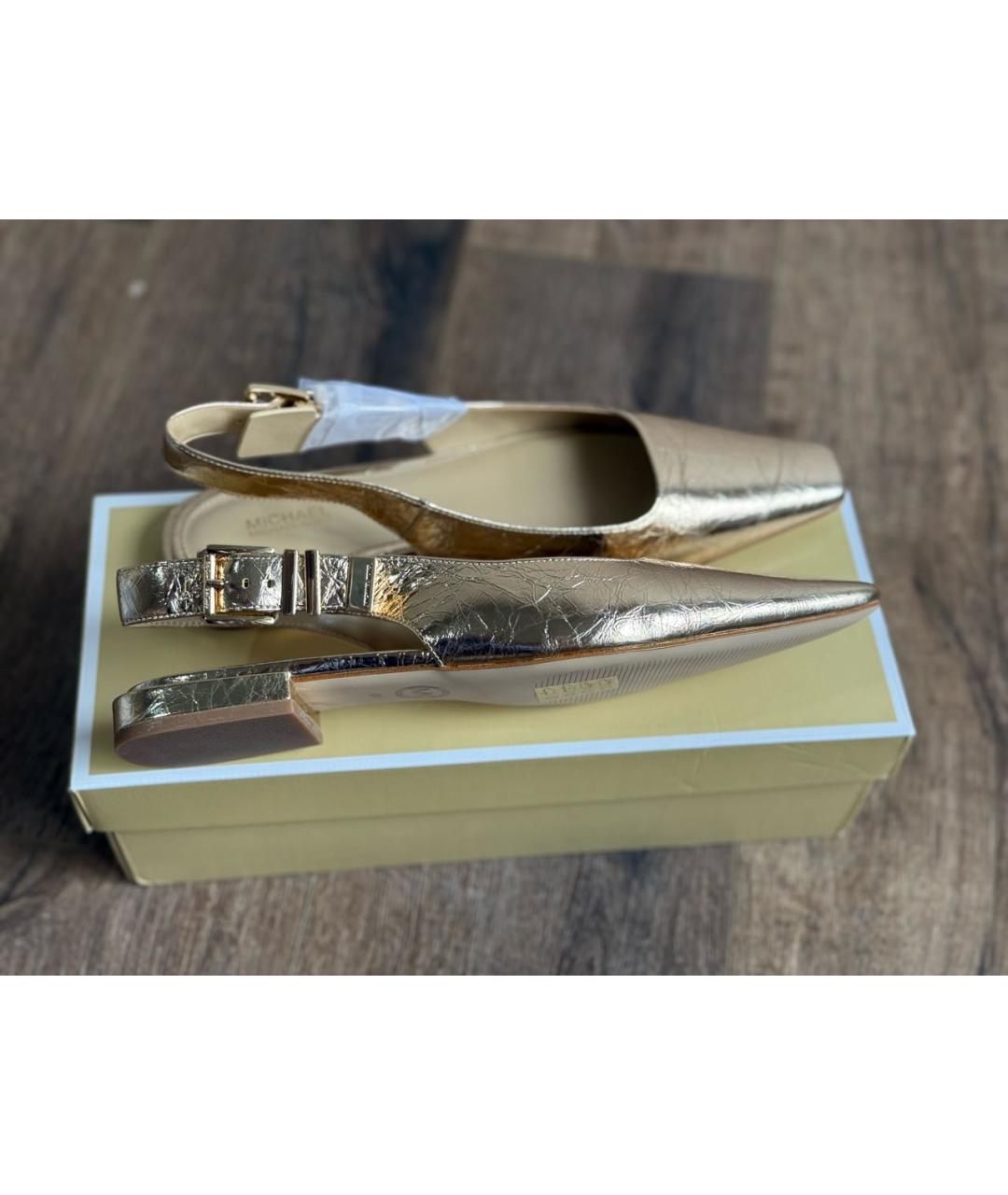 MICHAEL MICHAEL KORS Золотые сабо из лакированной кожи, фото 4