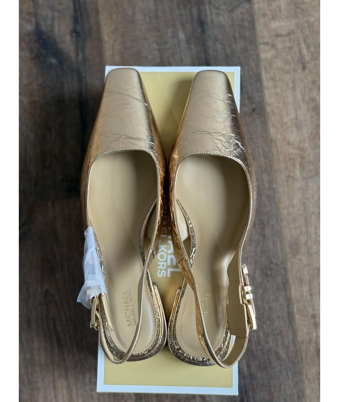 MICHAEL MICHAEL KORS Золотые сабо из лакированной кожи, фото 2
