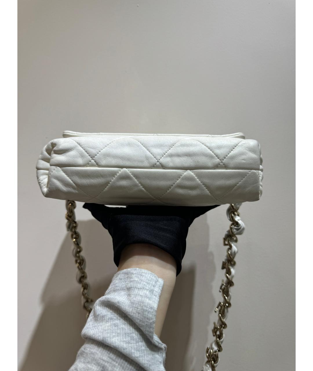 CHANEL Белая кожаная сумка через плечо, фото 4