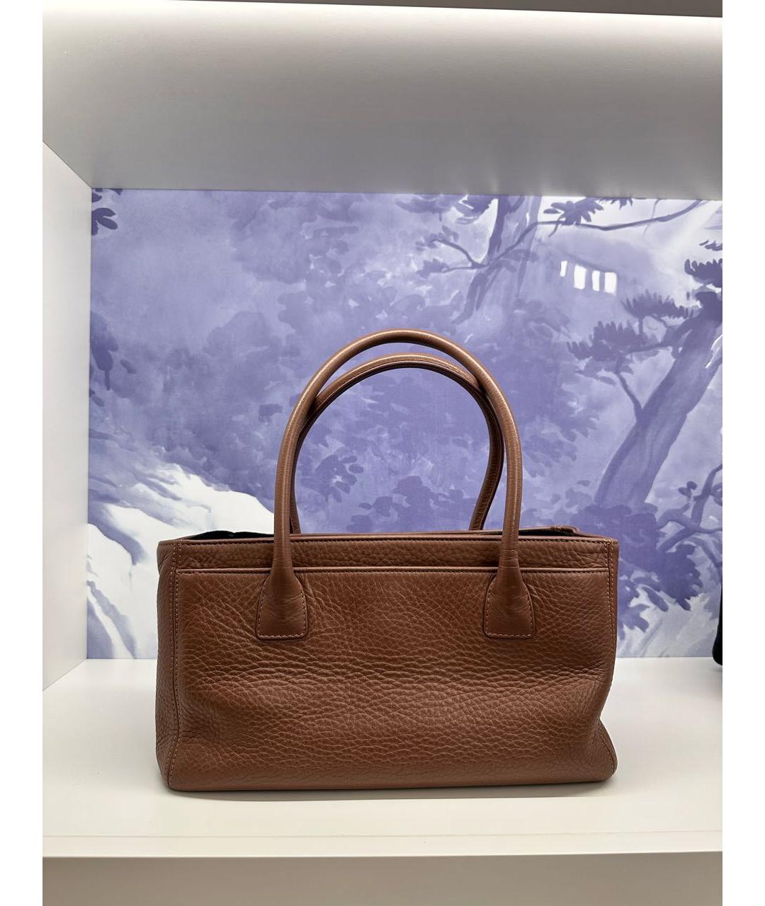 CHANEL Коричневая кожаная сумка с короткими ручками, фото 2