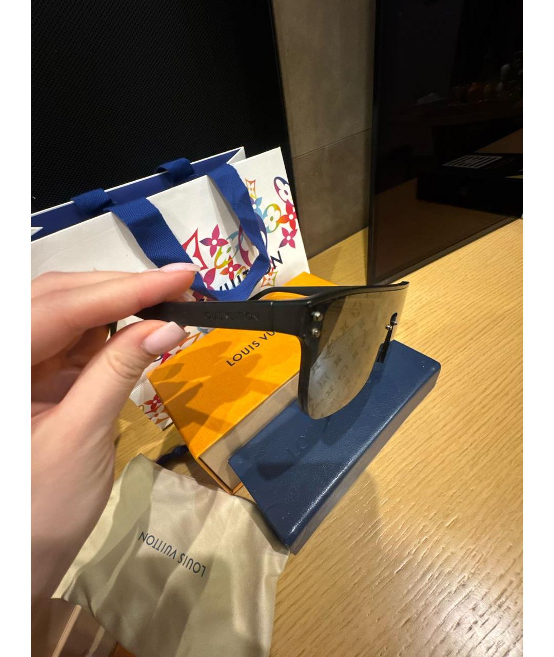 LOUIS VUITTON Черные пластиковые солнцезащитные очки, фото 3