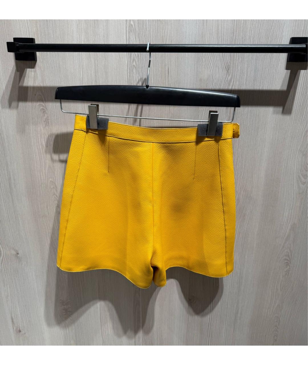 HERMES Горчичные кожаные шорты, фото 3
