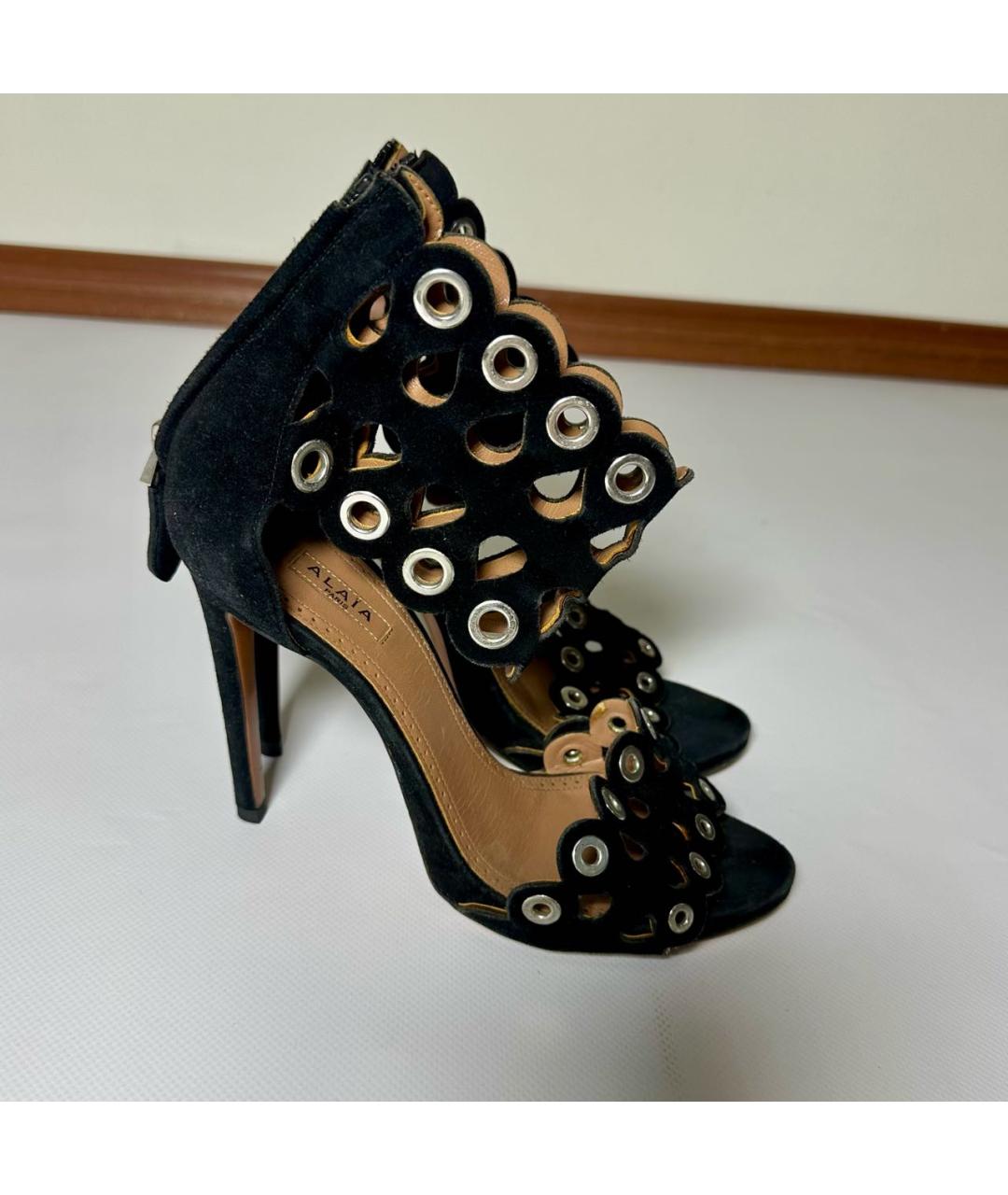 ALAIA Черные замшевые босоножки, фото 3