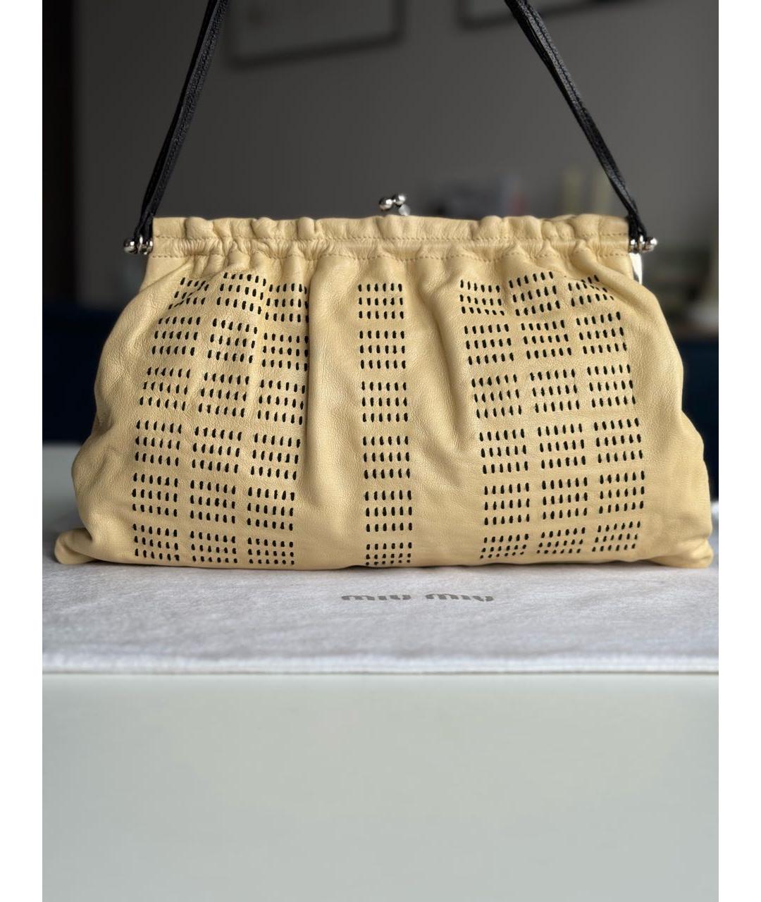 MIU MIU Бежевая кожаная сумка с короткими ручками, фото 3