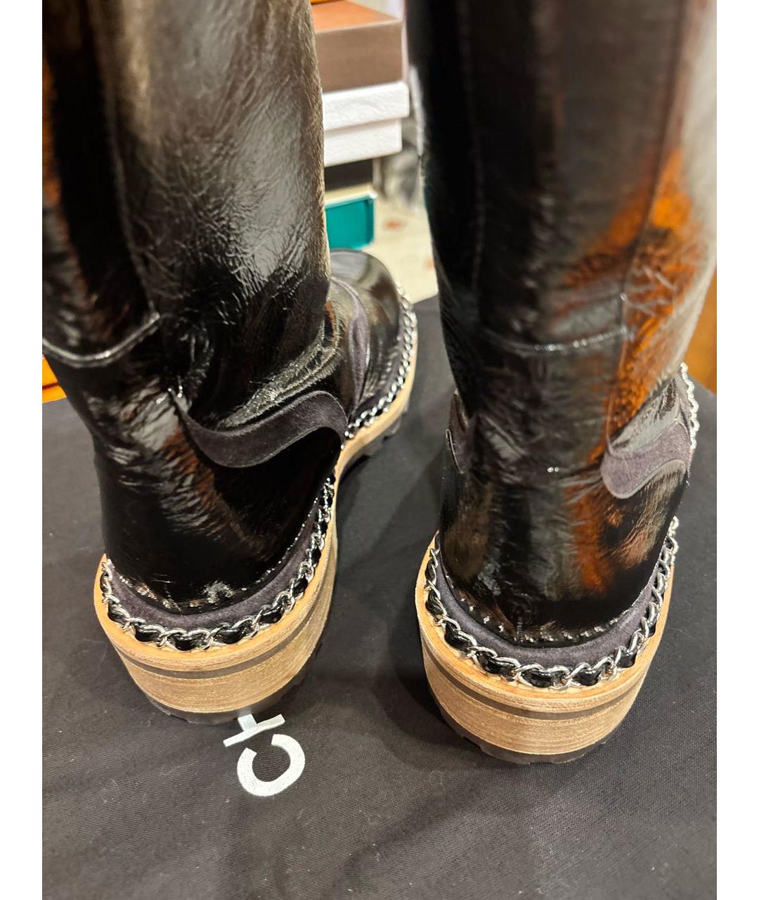 CHANEL Черные сапоги из лакированной кожи, фото 3