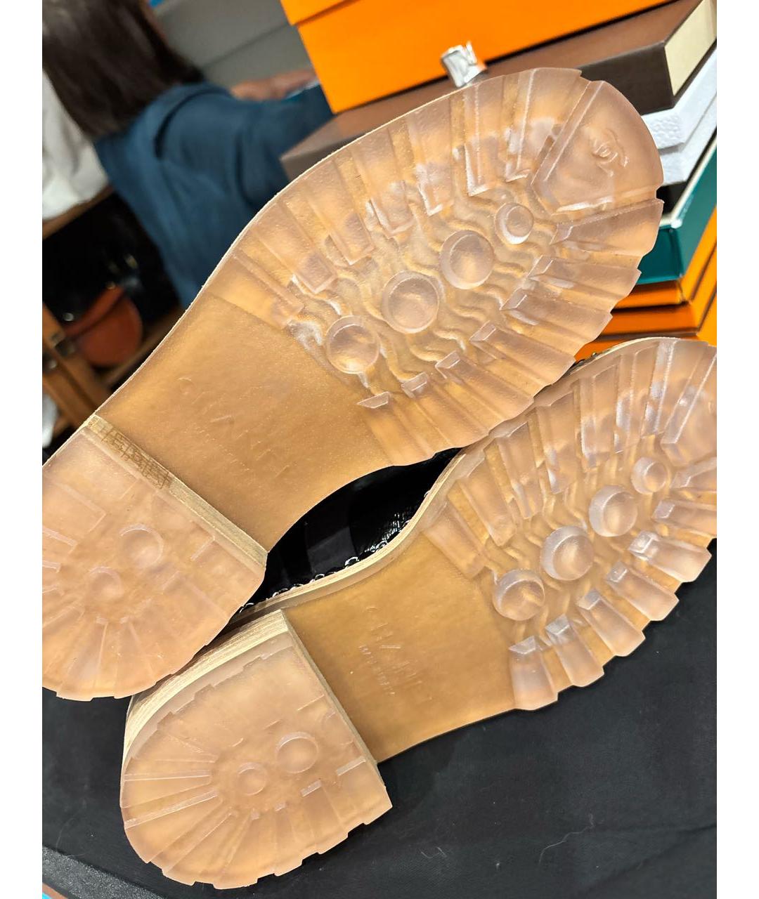 CHANEL Черные сапоги из лакированной кожи, фото 5