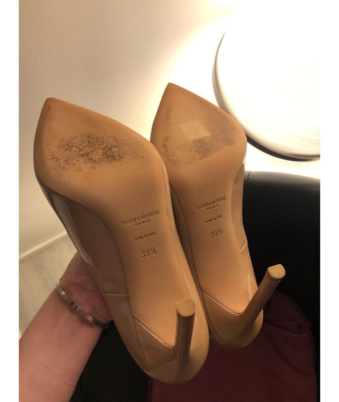 SAINT LAURENT Бежевые туфли из лакированной кожи, фото 7