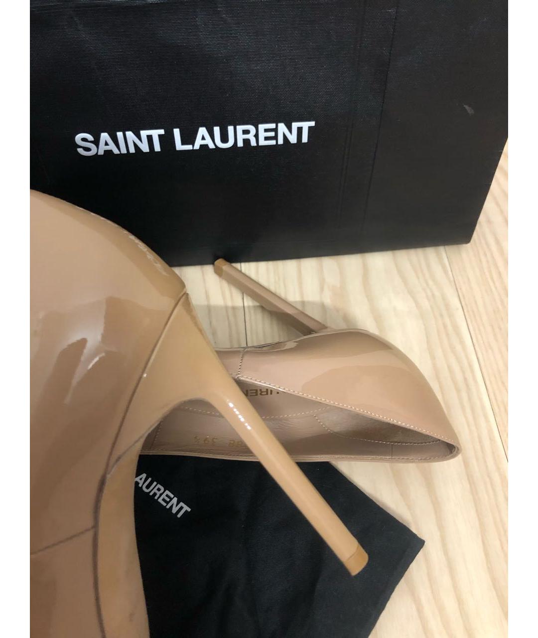 SAINT LAURENT Бежевые туфли из лакированной кожи, фото 8