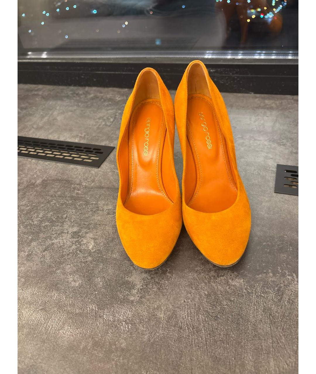 SERGIO ROSSI Оранжевое замшевые туфли, фото 2